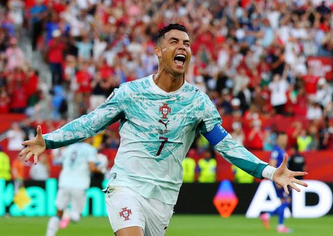 C.Ronaldo lập hàng loạt kỷ lục, giã từ tuyển Bồ Đào Nha sau World Cup | Báo Dân trí