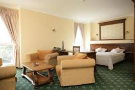 Featuring a free private car park and a sunbathing terrace, hotel casa de la rosa timisoara offers accommodation within 3.5 this residential venue is placed about 15 km from timisoara traian vuia international airport and a few minutes' walk from parcul lidia. Hotel Casa De La Rosa In Timisoara Room Deals Photos Reviews