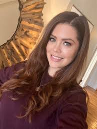 Lisa Tassin's Instagram, Twitter & Facebook