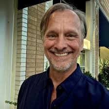 What does everyone feed their Rhodesian Ridgebacks??