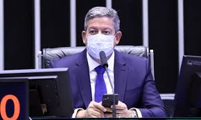 O brasil utilizava o voto impresso e utilizou a urna eletrônica. L94s4nnxpuhydm