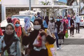 Mengikut akta pekerja 1955 di bawah seksyen 18, telah diwajiban agar majikan membayar upah pekerja. Sistem Waktu Kerja Anjal Dalam Pindaan Akta Kerja 1955