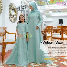 Saat ini, penggunaan gamis juga dapat digunakan untuk pasangan. Harga Couple Ibu Anak Pakaian Wanita Party Dress Terbaik Juni 2021 Shopee Indonesia