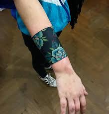 Tattoo By Alejog M Z Traditional Traditionaltattoo Traditionalartist Oldtattoo Oldschoolta Armband Tattoo Design Arm Band Tattoo Tattoos