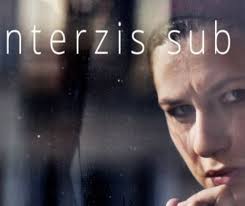 O tînără de aproape 18 ani (17 ani şi 3 luni), cu părinţi divorţaţi, rebelă şi „incontrolabilă, se. Interzis Sub 18 Ani Evenimentul Zilei