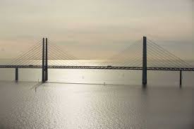 57 m fordon per dag cirka 17 000 motorfordon, Oresundsbron