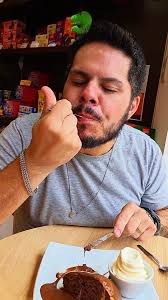 🎉 Quando o assunto é comemorar, a Olívia Salgados nunca decepciona! Dessa  vez eu fui de Combo Família, com 75 salgados variados, 25 mini churros e  uma Coca de 2 litros pra