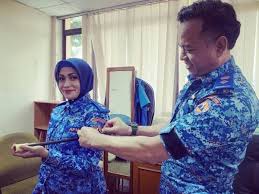 Anggota pertahanan awam kereta selangor. Ezlynn Teruja Bantu Frontliners