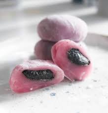 Versez la farine de pomme de terre kataguriko sur un plat. Recette Mochis Au Sesame Noir Blog De Maspatule Com