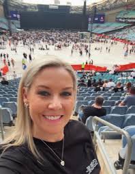 Should I take my husband or a stranger to an Oasis concert?