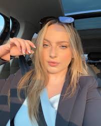 2024 wrapped 🤍 looking through my photos feeling incredibly blessed to  have had another beautiful year with the BEST, most supportive friends,  fulfilling my career goals I set for myself in January,