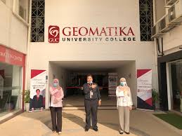 Universiti teknologi malaysia (utm) dan universiti utara malaysia (uum) jika utm tidak berminat dengan gelaran universiti sains sosial, kerana tidak memenuhi ciri namanya 'teknologi' dan lebih jika universiti swasta berkepentingan kerajaan dimasukkan, maka universiti islam. Universiti Swasta Di Kuala Lumpur Malaysia Geomatika