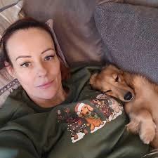 Sunday afternoon cuddles with Carlos 🤗 #dachshund #dachshundpuppies  #blackandtandachshund #officialsausagesquad #dachshunds  #dachshundsofinstagram #dachshundpuppy #doxiegram #minidachshund  #dachshund_feature #featuremydach #sausagedog ...