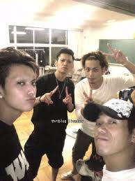 However, new challenge starts when genji protects a suzuran's member from an attack of housen's member. Download Crows Zero 2 Sub Indo 480p