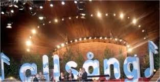 Vad sägs om vikingarna & arvingarna, utöver det en mängd stjärnartister som är presenterade nedanför. Arvingarna Gastar Allsang Pa Skansen Danslogen