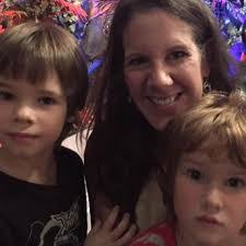 Jennifer Demott's Instagram, Twitter & Facebook