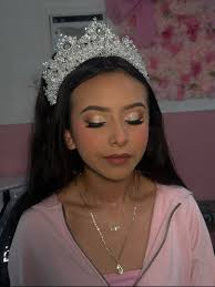 Hello! Im a makeup artist and hairstylist in the DFW area. If you are  looking to get the services please contact me for inquires📲