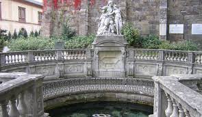 Breg izvorăşte din oraşul furtwangen, pe care unii îl consideră locul de pornire al dunării. Donauquelle Locul Din Care MÄƒreÅ£ul Fluviu DunÄƒrea IzvorÄƒste Galerie Foto