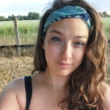 Vas-y va voir ta pute, la phrase mythique des filles jalouses. added a  new...