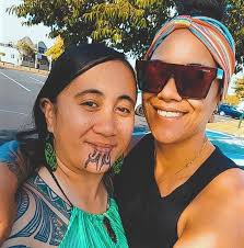 He aha te tikanga o tenei "kei te pari o te rua"?