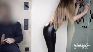 Buraco de glória amador! 2 creampie oral! Esposa chupa pau estranho no  quarto de hotel. Fantasia de vídeo corno