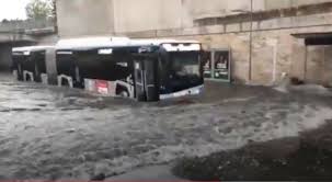 Βέβαια η παρουσία της ορθοδοξίας στη γαλλία δεν είναι τόσο νέα, όχι όμως και τόσο παλαιά. Kataklysmiaia Kataigida Dielyse Th Gallia Agnoeitai Enas 17xronos Sygklonistikes Eikones Debater