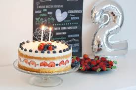 Eine rosa katze für fünf kleine katzenbabys und einen kleinen burschen. Juxi S Bakery Geburtstagstorte Erdbeer Joghurt Zum 2 Geburtstag