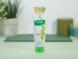 Untuk mereka yang ada masalah jerawat teruk, muka hancur, boleh cuba cara farah dengan baca artikel 6 produk penjagaan wajah berbaloi dibeli di farmasi/drugstore. Review Acnes Natural Care Face Wash Oil Control Produk Drugstore Yang Cocok Untuk Kulit Bejerawat Soco By Sociolla