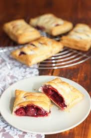 Kirschtaschen Susse Blatterteigtaschen Fur Jede Gelegenheit Affektblog De Rezept Blatterteig Rezepte Suss Blatterteig Suss Kaffee Und Kuchen