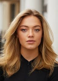 Andi Bell's Instagram, Twitter & Facebook