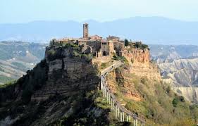Civita di bagnoregio is actually two remote towns. Civita Di Bagnoregio Borgo Da Fiaba Nella Tuscia Viterbese