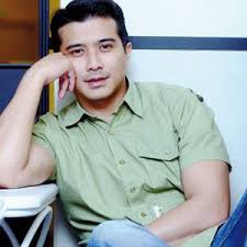 Mengisahkan mengenai ariff dan ainul pasangan. Mr Perfect 10 Home Facebook