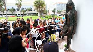 Fans of selena quintanilla went crazy when m.a.c cosmetics announced they'd be releasing a capsule collection in honor of tejana singer last year. Fiesta De La Flor Selena Quintanilla Landmarks In Corpus Christi