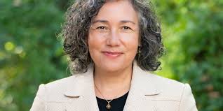 Lisa Benjamin's Instagram, Twitter & Facebook