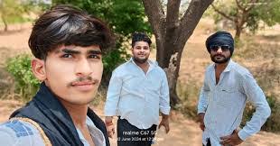 Sara Mana's Instagram, Twitter & Facebook