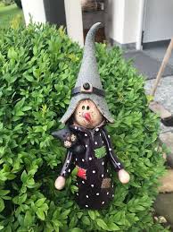 Výsledok vyhľadávania obrázkov pre dopyt gartenkeramik aus rust. Hexe Gartenfiguren Garten Floristik Mit Liebe Handgemacht In Leinach Deutschland Von Die Kleine Tonwerkst Topferarbeiten Fimo Skulpturen Gartenfiguren
