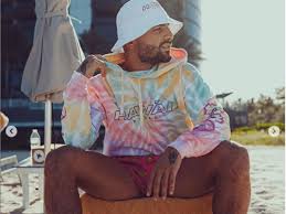Maluma sufre por amor en hawái. Maluma Promociona Las Nuevas Playeras Alusivas A Hawai Kihi Artistas