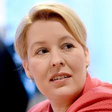 Der ärger um ihren doktortitel bleibt eine große gefahr. Franziska Giffey Plagiatsverdacht Gegen Spd Ministerin Stern De