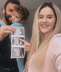 Fenerbahçe'de maçın yıldızlarından olan vedat muriqi'nin eşinin yaptığı paylaşım olay yarattı.edibe muriqi, instagram hesabından. Fener Ajans V Tvittere Vedat Muriqi Nin Esi Edibe Muriqi Ikinci Kez Hamile Olmanin Mutlulugunu Yasiyor