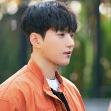 Drama baru adaptasi webtoon 'Perfect Family' merilis serangkaian still cut  pertama para pemainnya yaitu Park Joohyun, Kim Byungchul, Yoon Seah, Choi  Yebin, Kim Youngdae, Lee Siwoo, Yoon Sanghyun, dan Kim Myungsoo (cameo). '