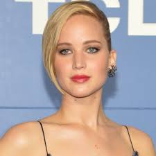 Jennifer Lawrence Confesses She Snuck Slim Jims Into the Oscars