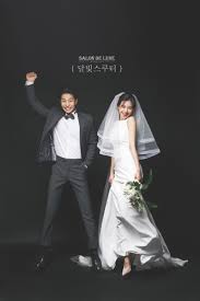 Korean Wedding D 002 Moon Light Studio Korea Wedding Pledge In 2020 Korean Wedding Photography Wedding Photo Studio Wedding Photos Poses