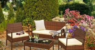 Kleine Rattan Sitzgarnitur Fur Balkon Und Terrasse Filigran Gearbeitet In Toller Farbkombi Muskat Creme Lounge Mobel Outdoor Dekorationen