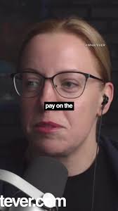 Liberal feminist plus size model wants men to pay for first dates???