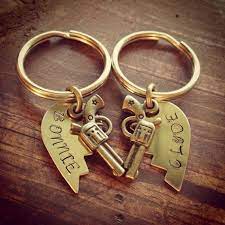 Pin By Michelle Korte On Pretty Little Things By Kelly Stewart Heart Keyring Bonnie N Clyde Bonnie