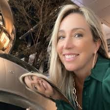 Jennifer Warner's Instagram, Twitter & Facebook