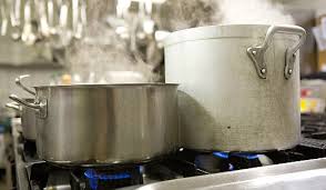 Erdgas Im Gewerbe Spitzenkoch Schatzt Kochen Mit Gas Stadtwerke Essen