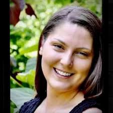 Lisa Lear's Instagram, Twitter & Facebook