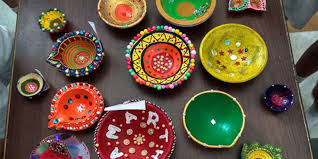 Making rangoli at home during diwali gives a very personalized touch to the decorations at your place. Diya Decoration Ideas To Brighten Up The Diwali Celebrations