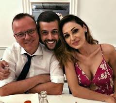 Anna tatangelo non rimpiange la vita insieme a gigi d'alessio, ad oltre un anno dalla loro separazione. Anna Tatangelo E Gigi D Alessio Insieme Al Matrimonio Della Nipote